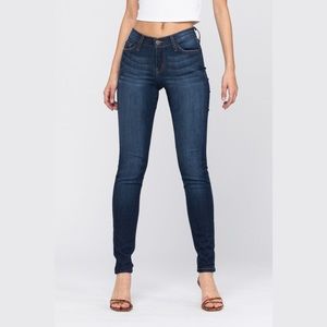 JUDY BLUE | Dark Wash Soft Distressed Skinny Jeans